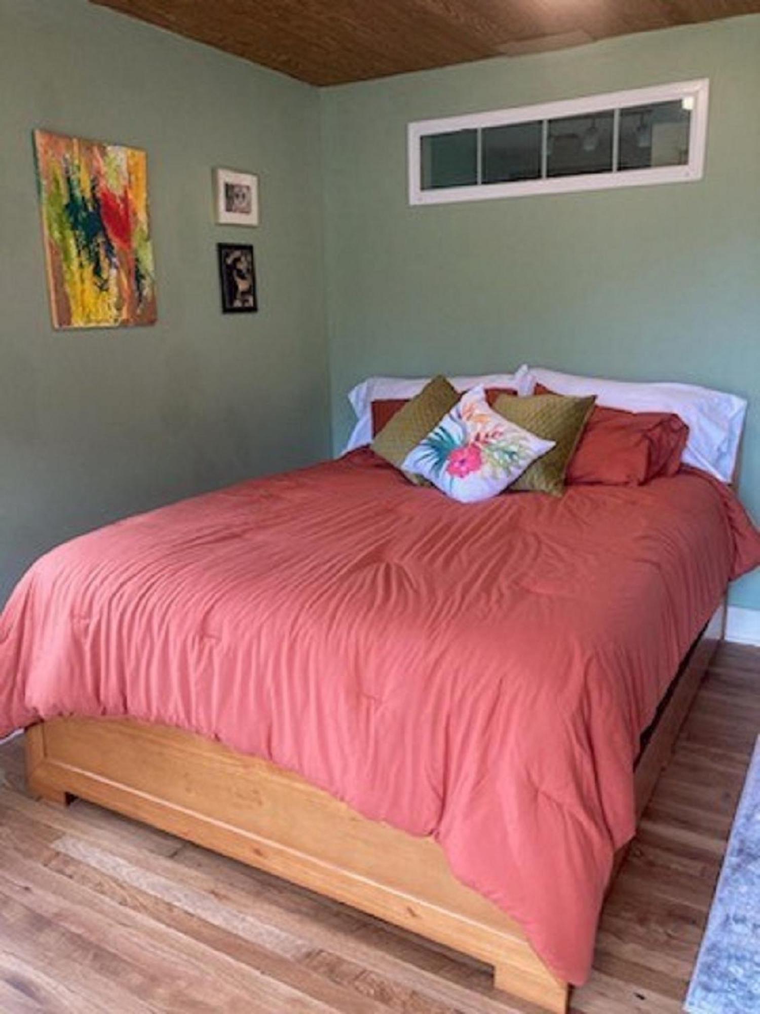 The Peaceful Pelican Llc Palacios Room photo