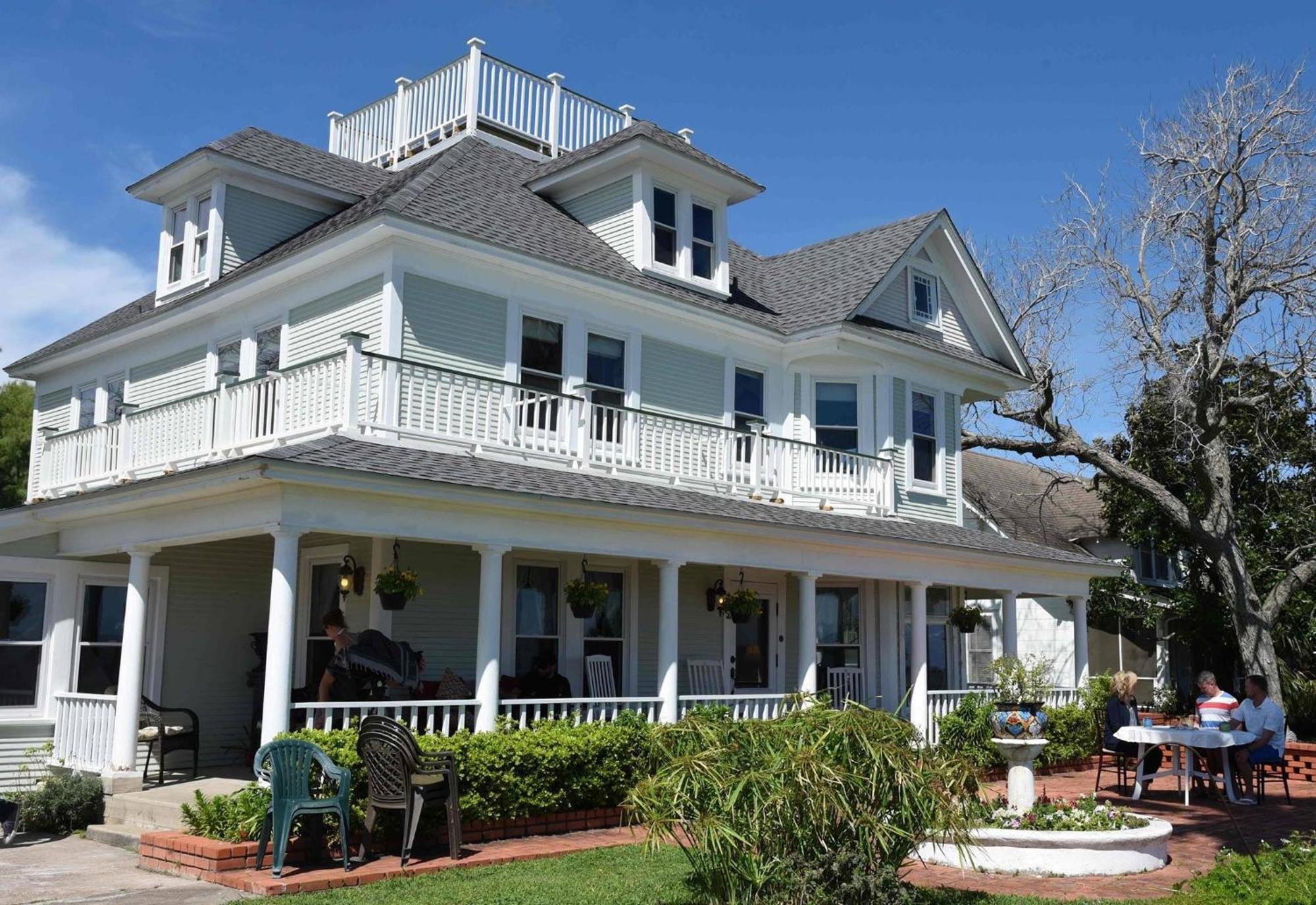The Peaceful Pelican Llc Palacios Exterior photo