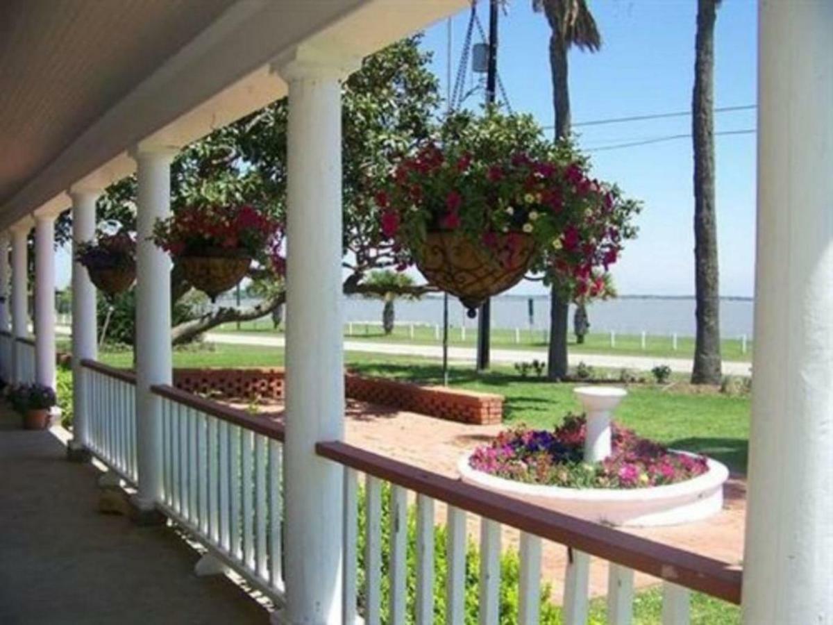 The Peaceful Pelican Llc Palacios Exterior photo