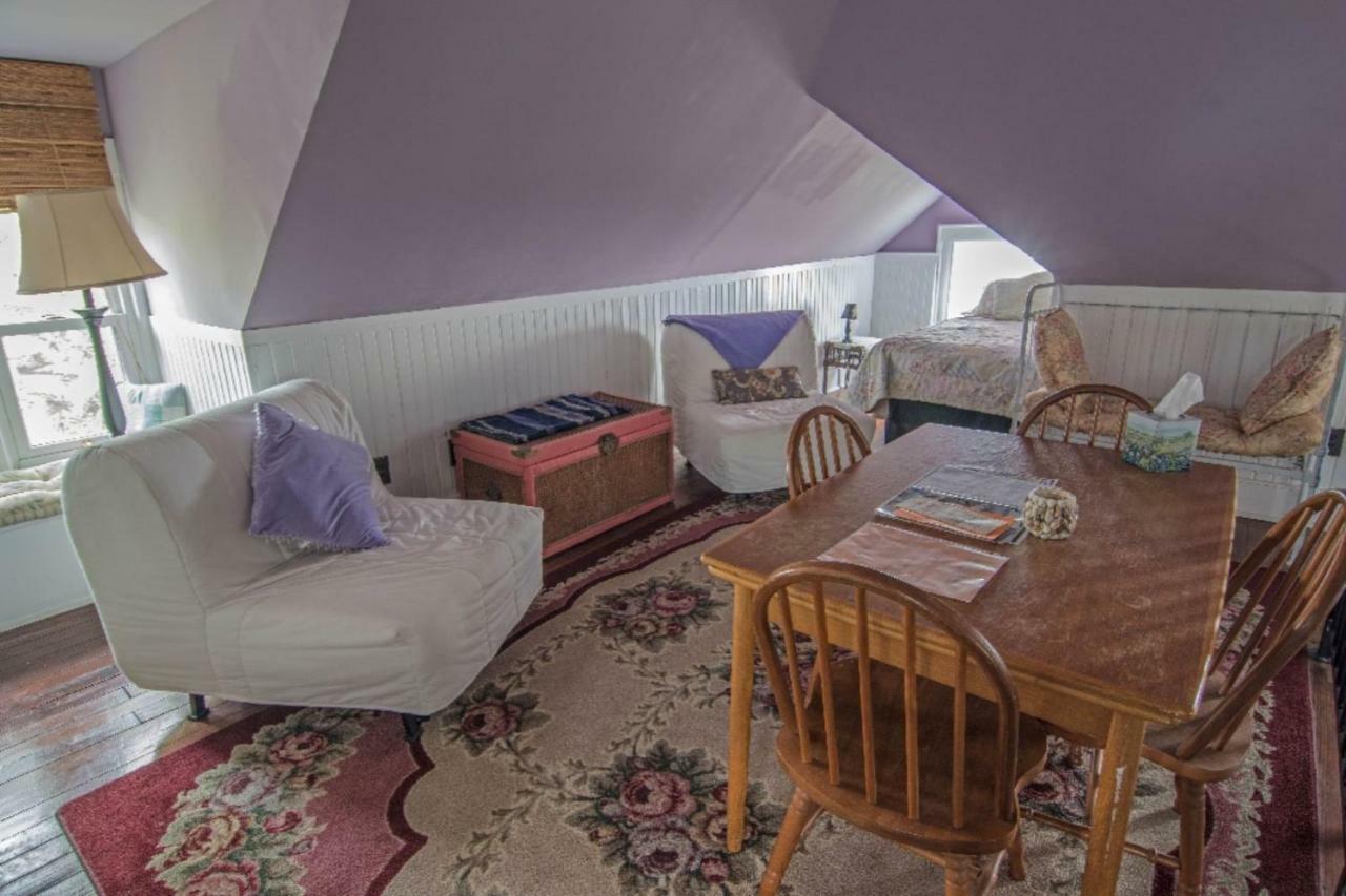 The Peaceful Pelican Llc Palacios Room photo
